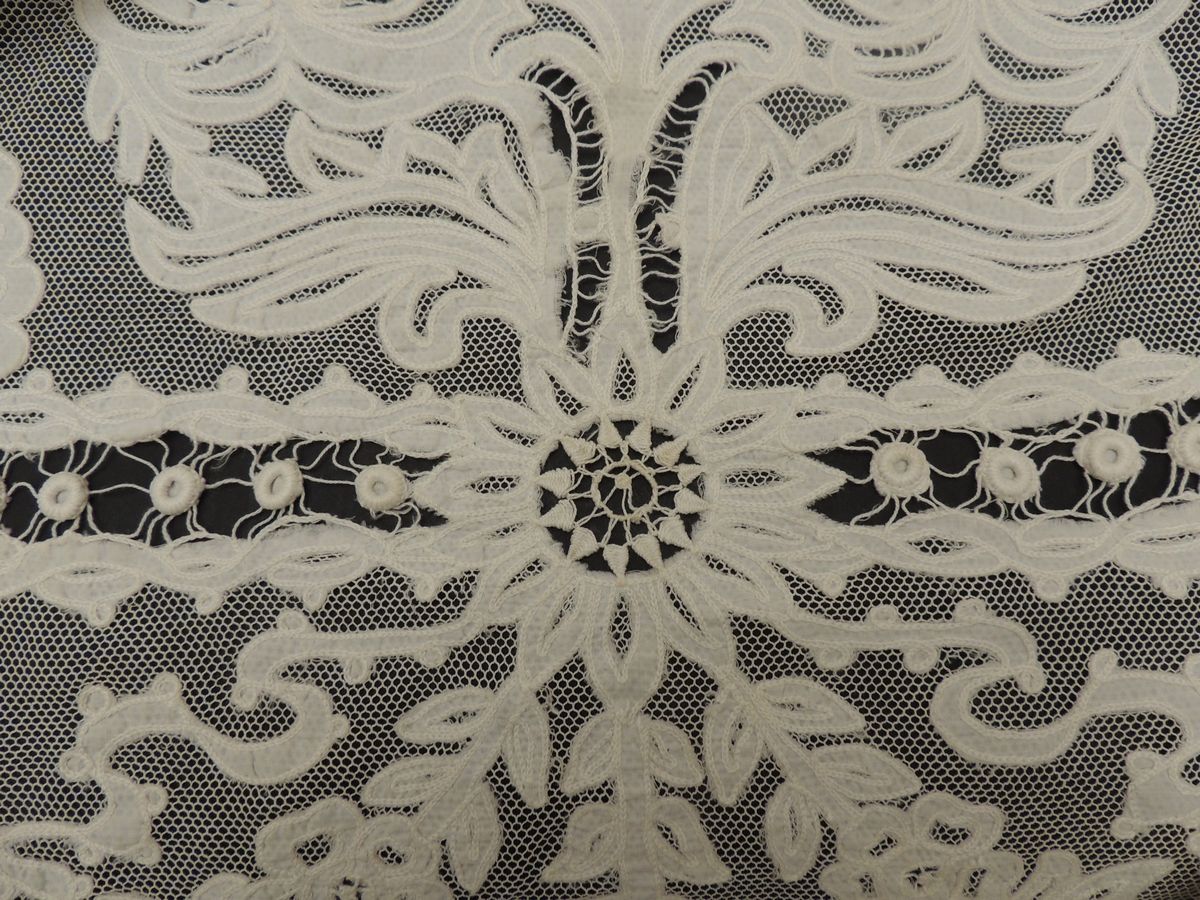 Tovaglia Ovale in Pizzo di Cotone Bianco