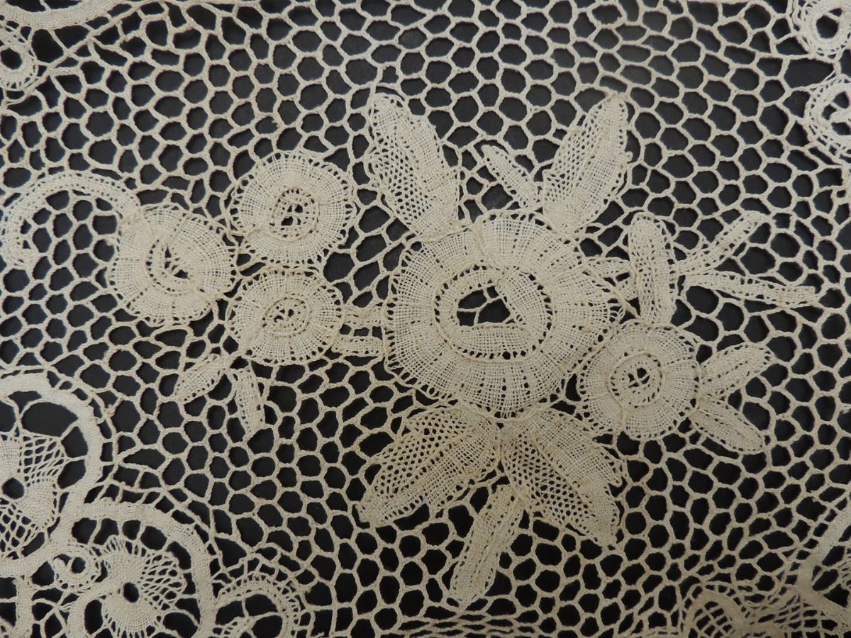 Copriletto in Cotone Ricamato a Fuselli