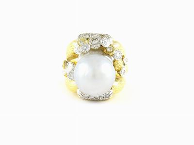 Anello in Oro Giallo e Bianco con Diamanti e Perla Barocca