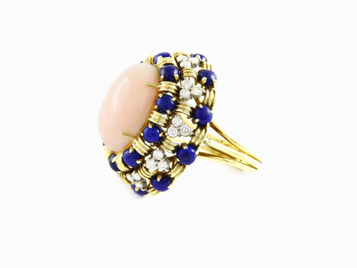 Anello a Margherita in Oro Giallo e Bianco con Diamanti, Lapislazzuli e Corallo Rosa