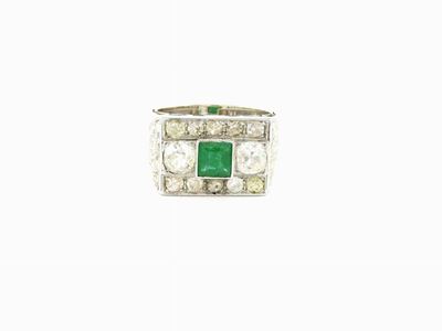 Anello a Piastra in Oro Bianco con Diamanti e Smeraldo