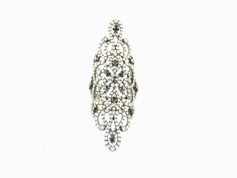 Anello in Oro Brunito con Diamanti Incolori e Neri