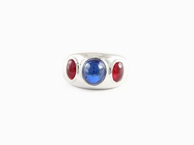 Anello a Fascia in Oro Bianco, Zaffiro e Rubini