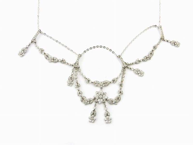 Raffinato Girocollo in Oro Bianco e Diamanti