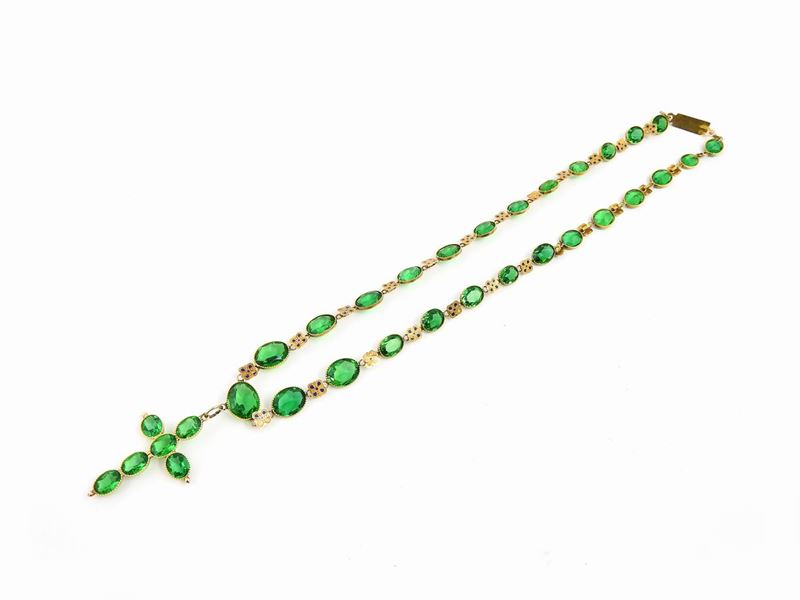Antica Collana con Pendente in Oro Giallo, Smalti e Paste Vitree