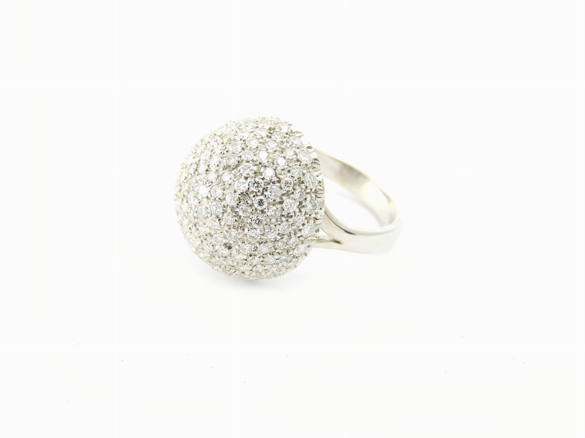 Anello a Cupola in Oro Bianco e Diamanti