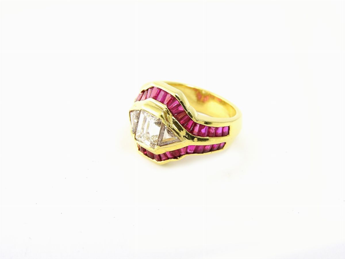 Anello Dianoor in Oro Giallo, Diamanti e Rubini