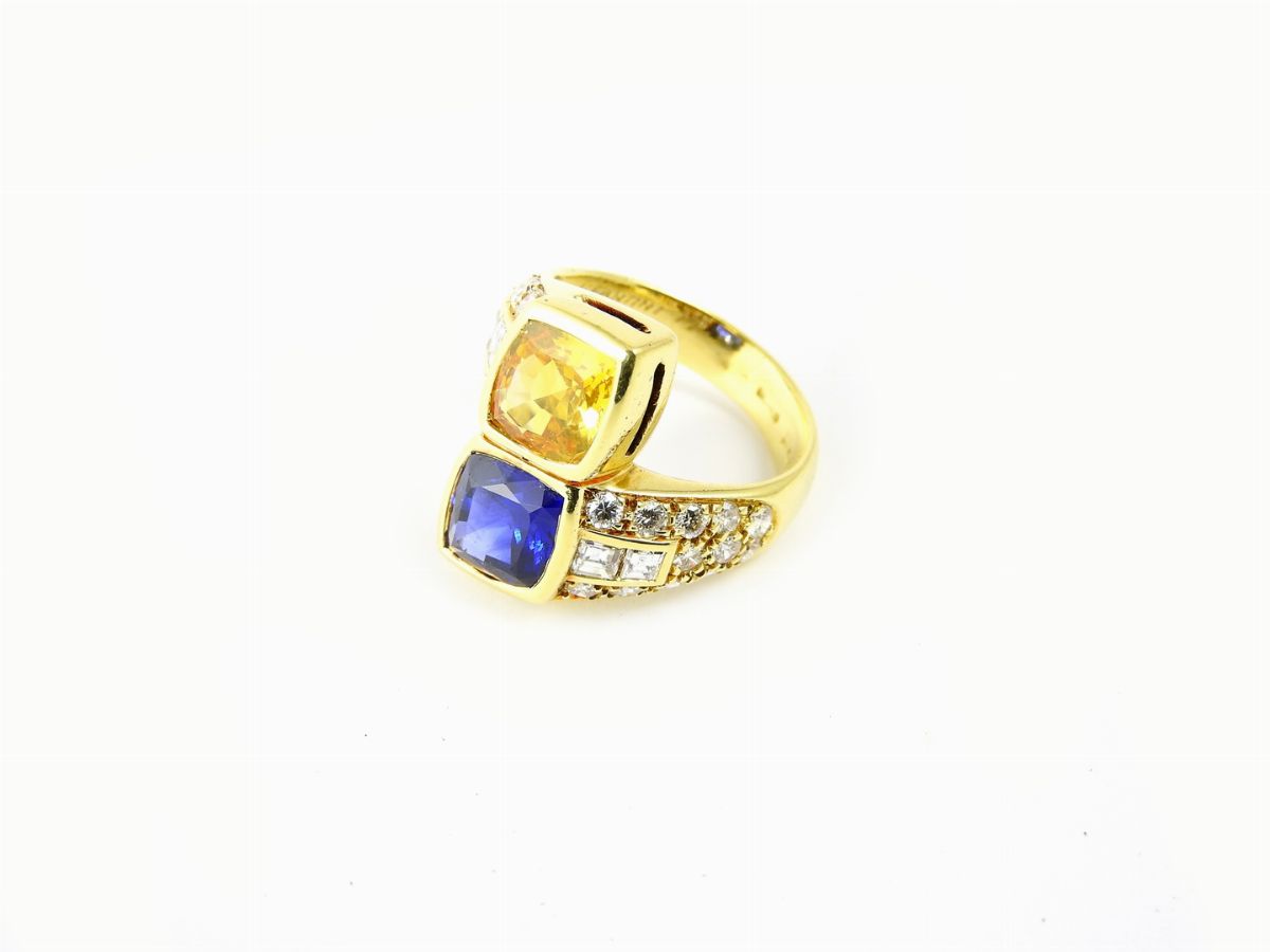 Anello Contrarié Segantini in Oro Giallo, Diamanti e Zaffiri Blu e Gialli