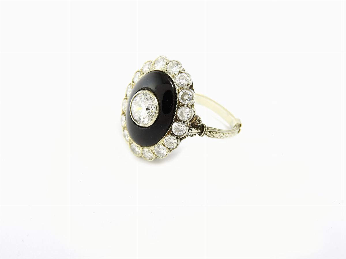 Anello a Margherita in Oro Bianco, Onice e Diamanti