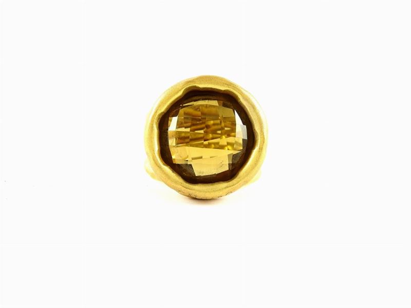 Anello Calgaro in Oro Giallo Satinato con Quarzo Fumé