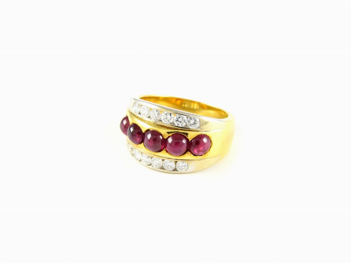 Anello a Tripla Fascia in Oro Giallo e Bianco, Diamanti e Rubini