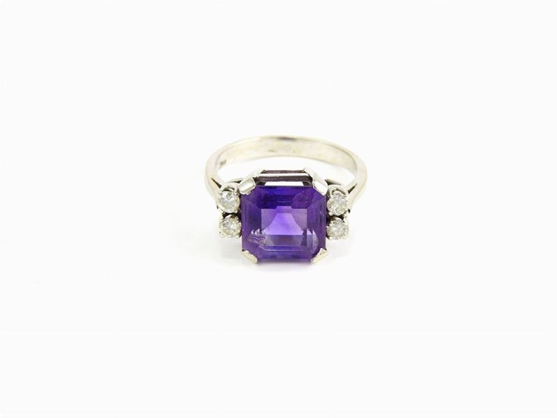 Anello in Oro Bianco, Diamanti e Quarzo Ametista