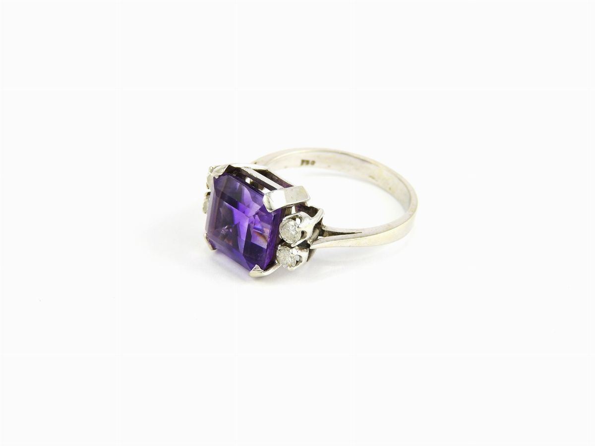 Anello in Oro Bianco, Diamanti e Quarzo Ametista
