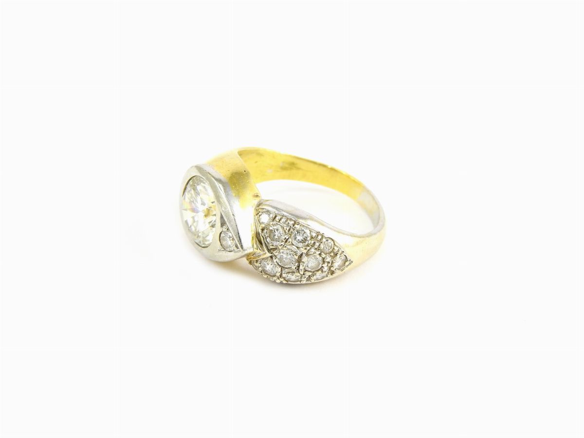Anello in Oro Giallo e Bianco con Diamanti