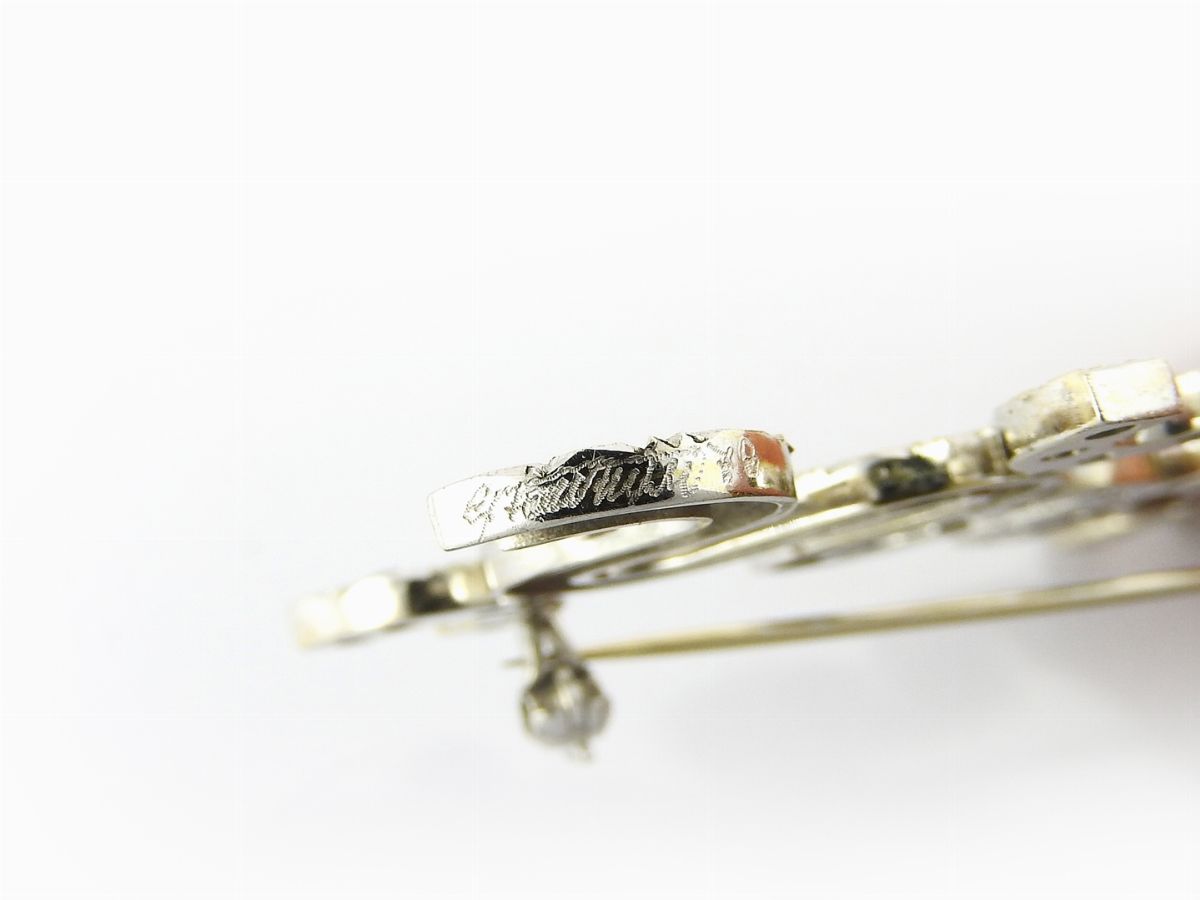 Spilla di Design in Oro Bianco e Diamanti