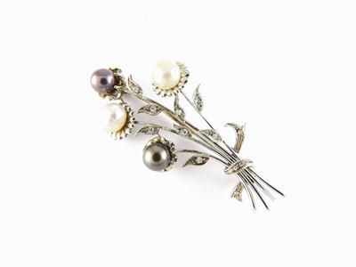 Spilla in Oro Bianco con Diamanti, Perle Bianche Naturali e Perle Nere