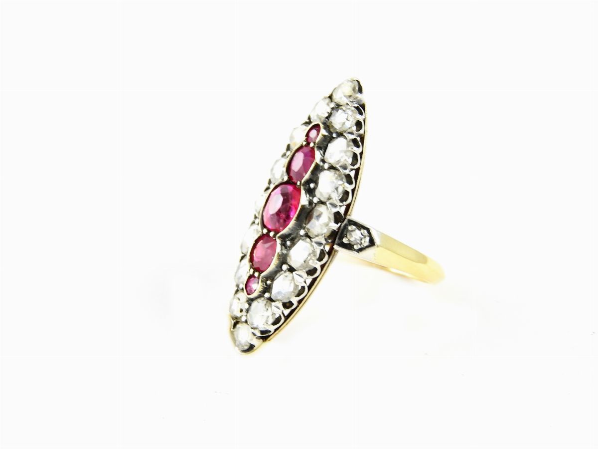 Anello in Oro Giallo e Argento con Diamanti e Rubini