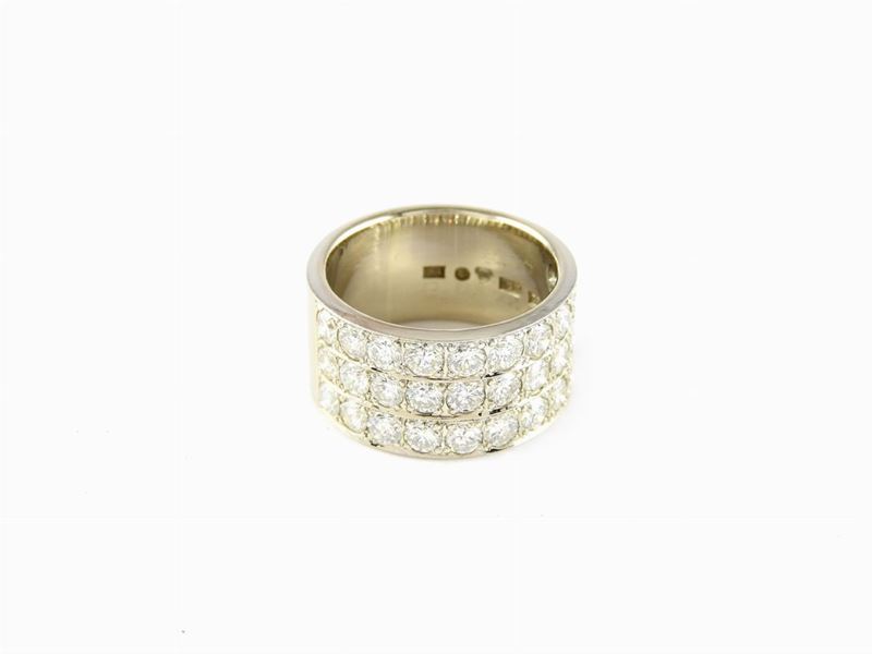 Anello a Fascia in Oro Bianco e Diamanti