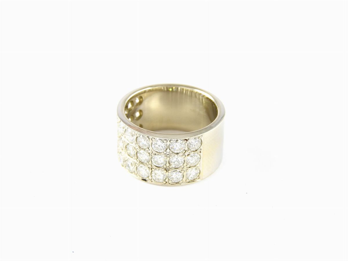 Anello a Fascia in Oro Bianco e Diamanti