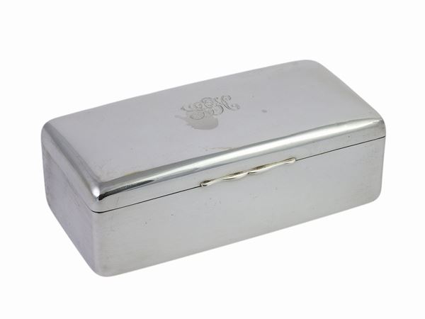 A Silver Cigarette Box  (H.J. Cooper & Co Ltd, Birmingham, 1921)  - Auction Furniture, Silver and Curiosities from a Roman House - I - Maison Bibelot - Casa d'Aste Firenze - Milano