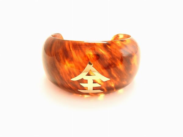 Tortoise shell and yellow gold rounded bangle