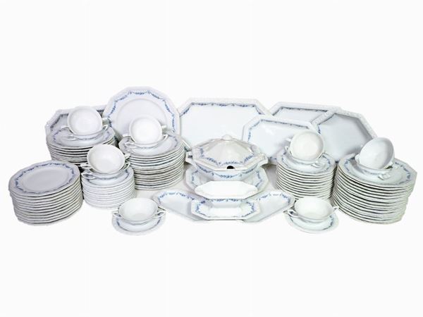 A Porcelain Dish Set