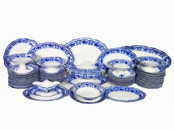 A Pottery Dish Set  (England, late 19th/early 20th Century)  - Auction Furniture, Silver and Curiosities from a Roman House - I - Maison Bibelot - Casa d'Aste Firenze - Milano