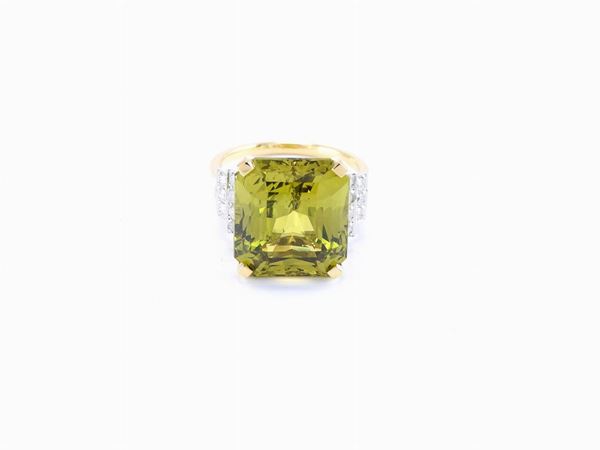 Yellow gold ring with diamonds and chrysoberyl