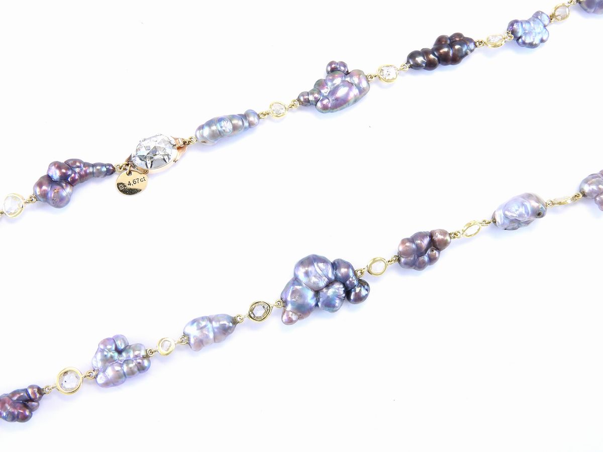 Collana in Oro Giallo, Diamanti e Perle Nere Barocche Naturali