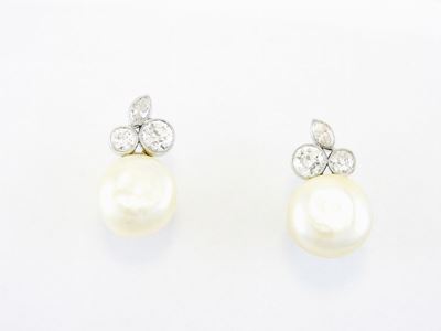 Orecchini in Platino con Diamanti e Perle Naturali