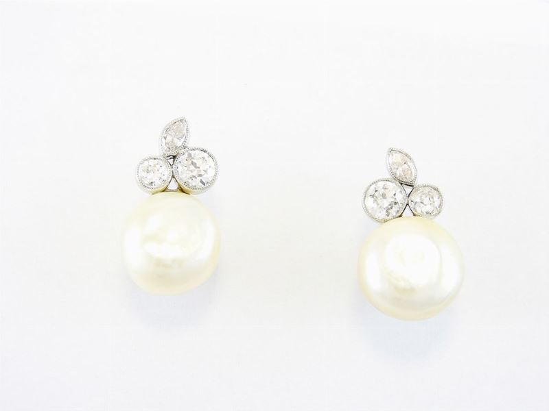 Orecchini in Platino con Diamanti e Perle Naturali