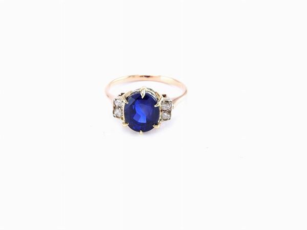 Yellow gold ring with Burma natural sapphire