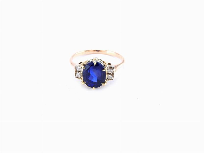 Anello in Oro Giallo con Zaffiro Naturale Birmano