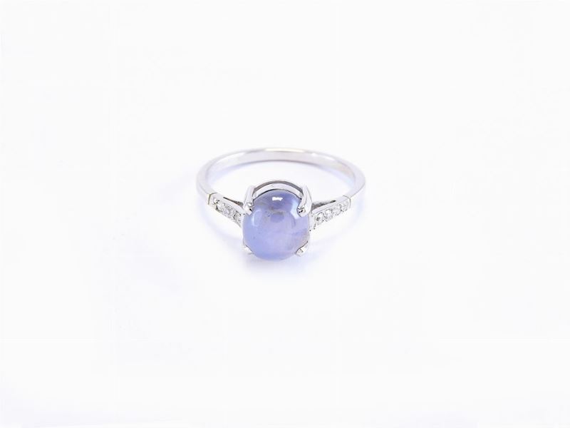Anello in Oro Bianco con Zaffiro Asteria