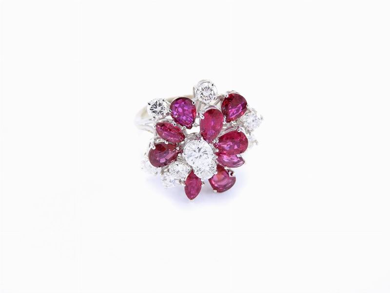 Anello in Oro Bianco, Diamanti e Rubini Naturali Thailandesi