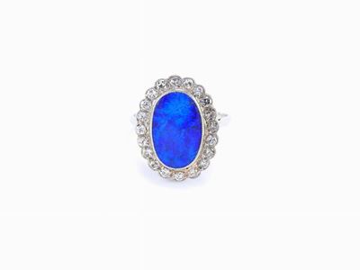 Anello a Margherita in Oro Bianco, Diamanti e Opale Nero Australiano