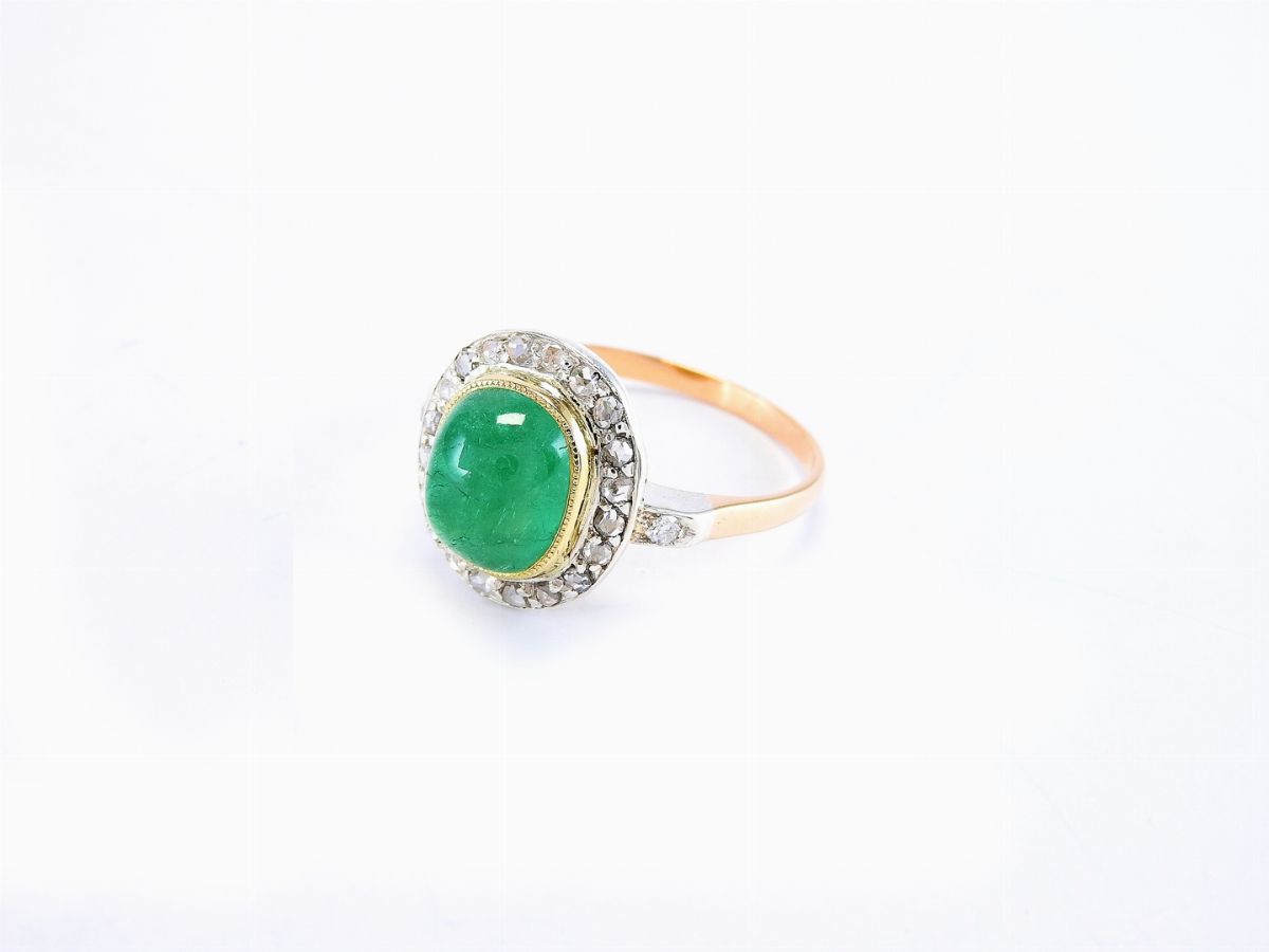Anello a Margherita in Oro Bianco, Diamanti e Smeraldo