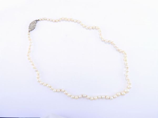 Graduated Akoya pearls necklace with white gold clasp set with diamonds