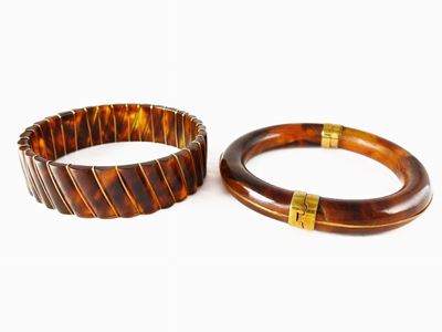 Due Bracciali in Tartaruga e Oro Giallo