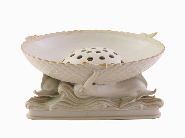 A Porcelain Centrepiece Flower Vase