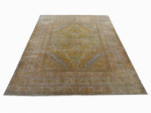 An Agra Carpet  (late 19th Century)  - Auction Furniture, Silver and Curiosities from a Roman House - I - Maison Bibelot - Casa d'Aste Firenze - Milano