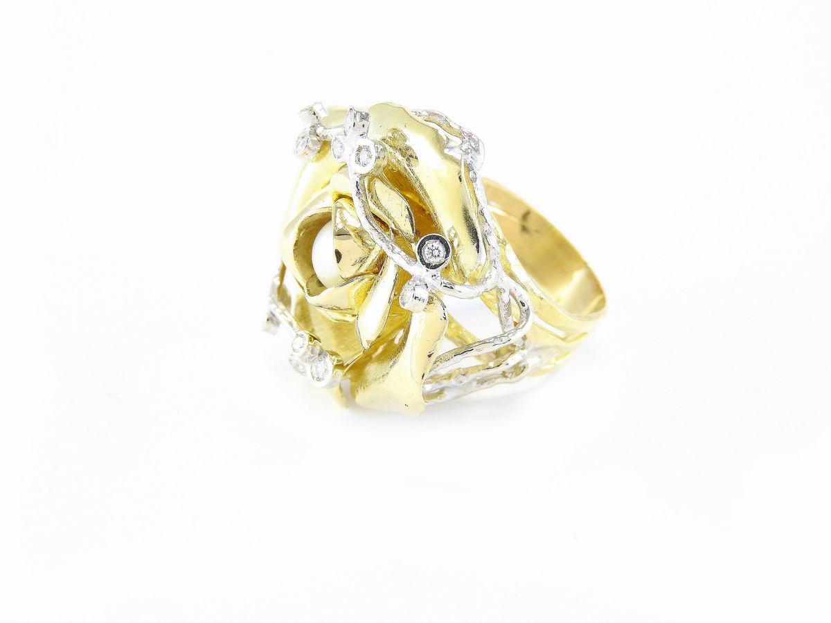 Anello in Oro Giallo e Bianco, Diamanti e Perla Coltivata Akoya