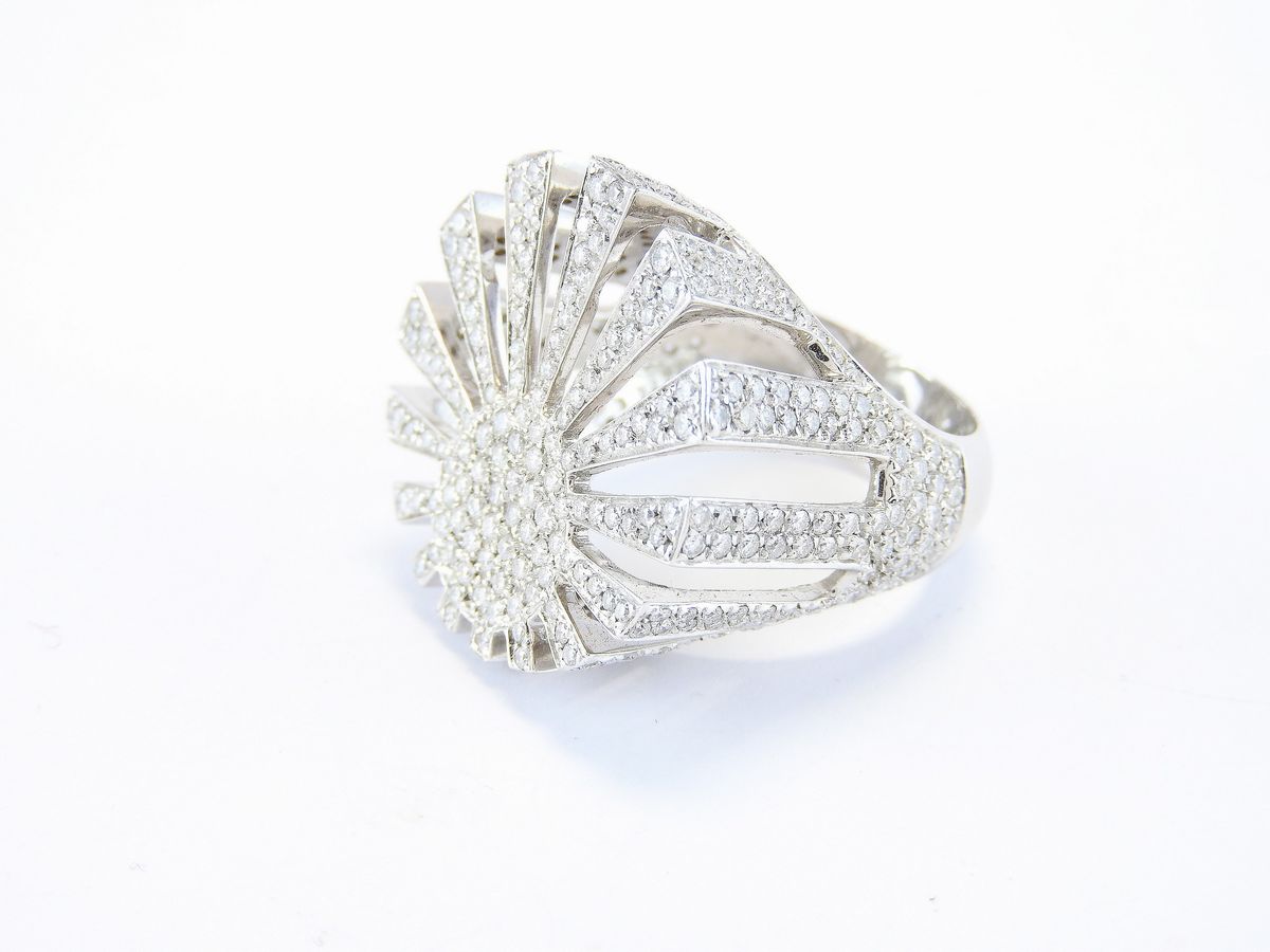 Anello "sol Levante" in Oro Bianco e Diamanti