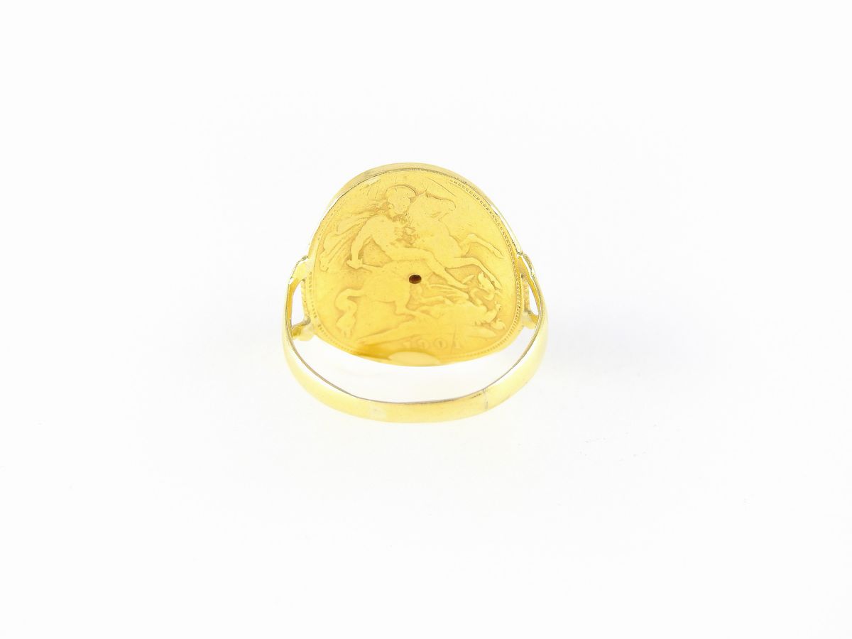 Anello in Oro Giallo con Cammeo in Conchiglia