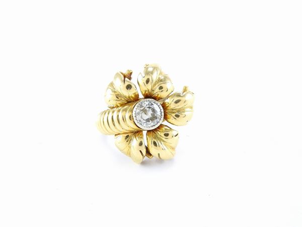 Yellow gold with diamond ring