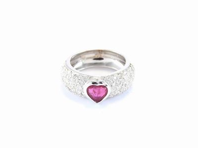 Anello a Fascia in Oro Bianco, Diamanti e Rubino