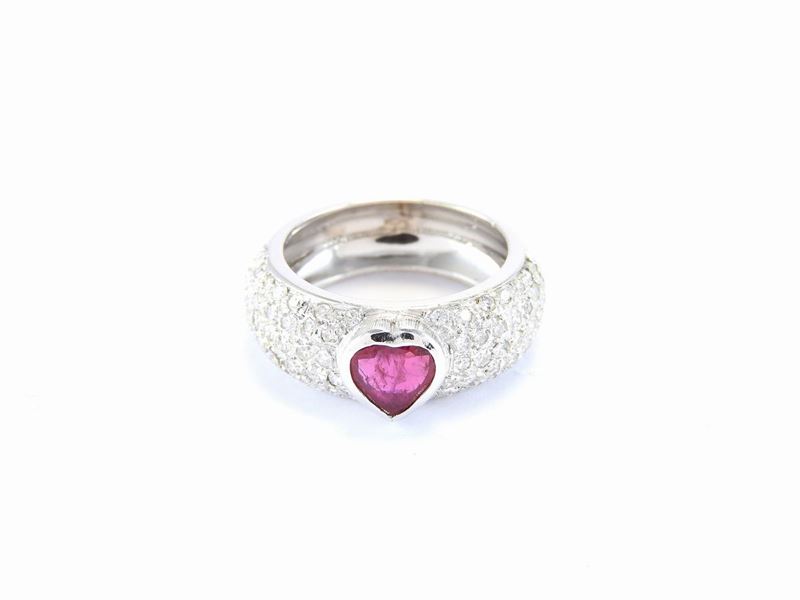 Anello a Fascia in Oro Bianco, Diamanti e Rubino