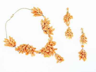 Demi Parure Collana e Orecchini Pendenti in Oro Giallo Varie Leghe e Corallo Sciacca