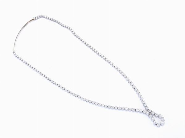 White gold graduated tennis necklace with diamonds