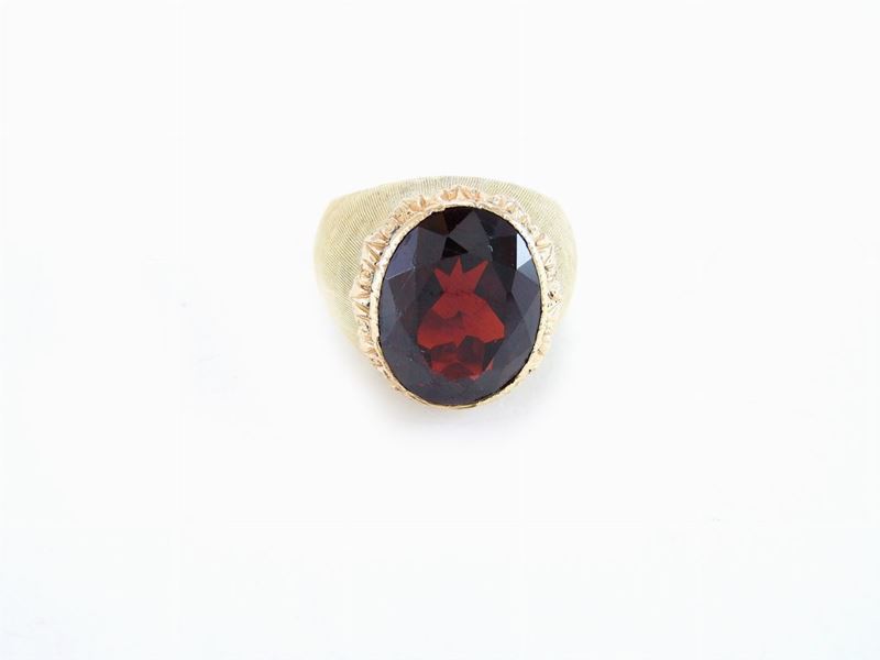 Anello Musone Buccellati in Oro Giallo con Zircone Rosso Bruno